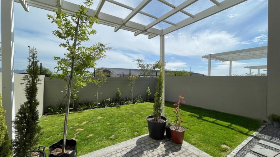 To Let 2 Bedroom Property for Rent in Somerset Lakes Western Cape